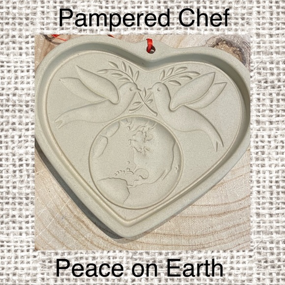 Pampered Chef Other - Pampered Chef Peace on Earth Mold
